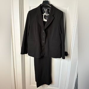 Classic Apostrophe Black Blazer and Pants Suit Set 22W